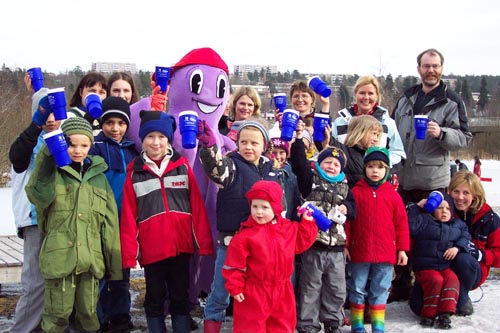 Blekkulf med venner, p vanndagen 2003